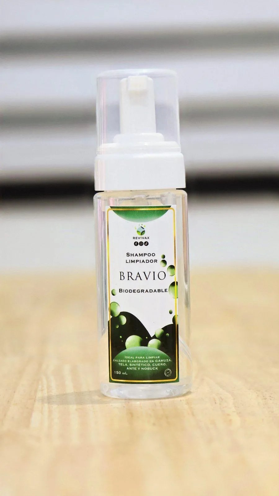 Espumero, shampoo limpiador en espuma Bravio de Revivax para tenis y calzado deportivo