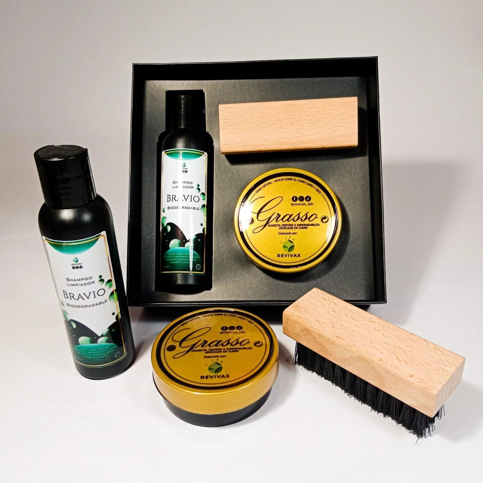 Kit para limpiar cuero Revivax — incluye Bravio, Grasso y cepillo